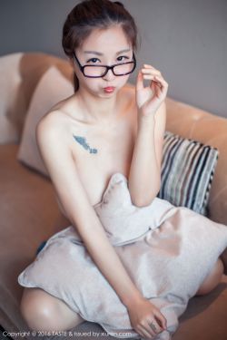 女经理肉色丝袜办公桌桌下